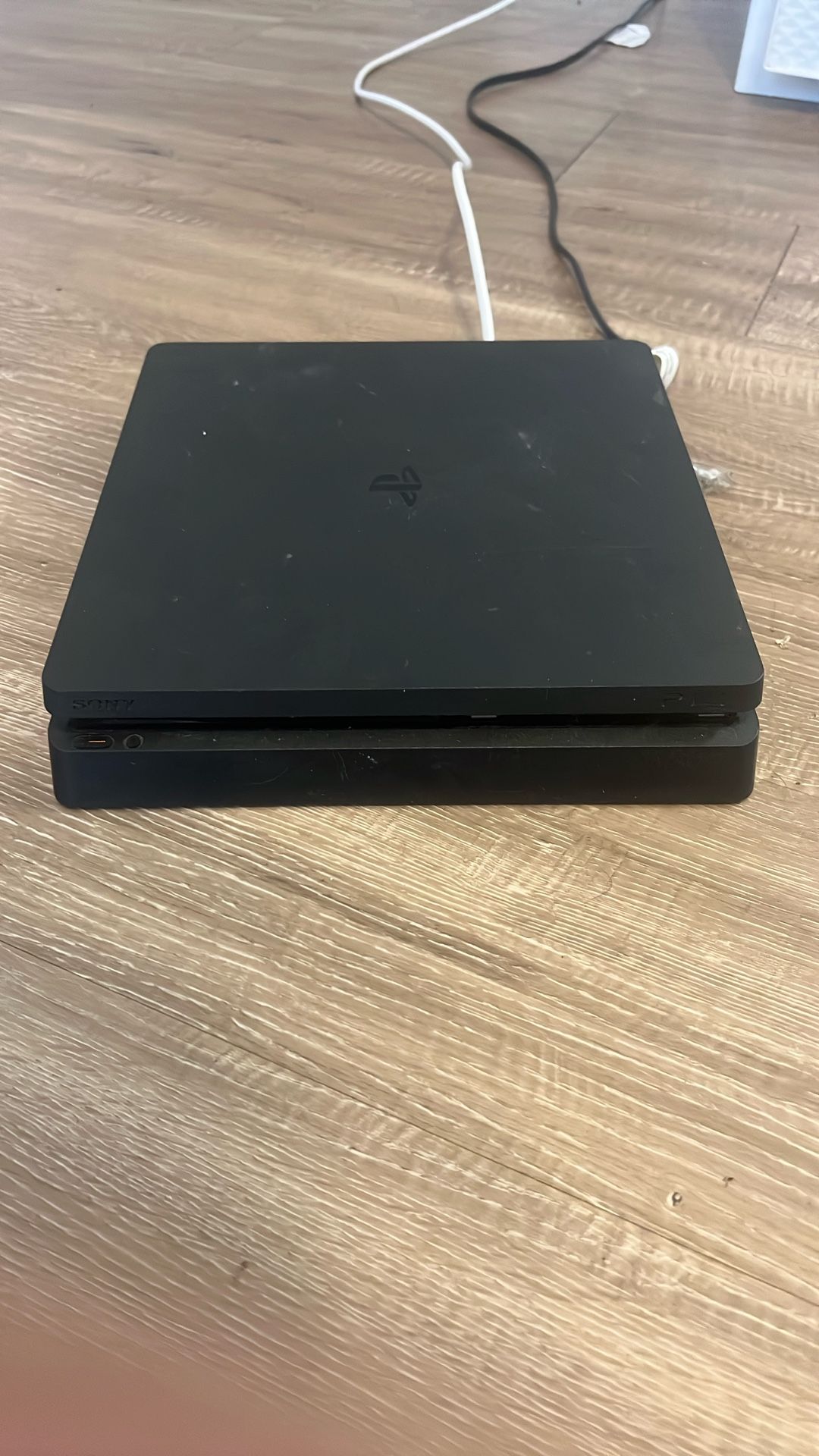 ps4 1tb Slim With 3 Controllers