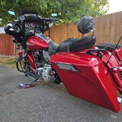 2012 Harley Davidson Street Glide.  Low Miles-Clean Title.  