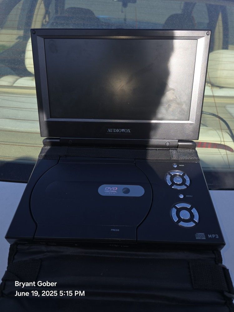 Portable d v d player