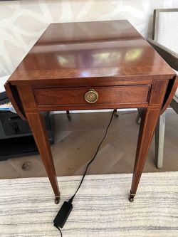 Baker expandable side table $400