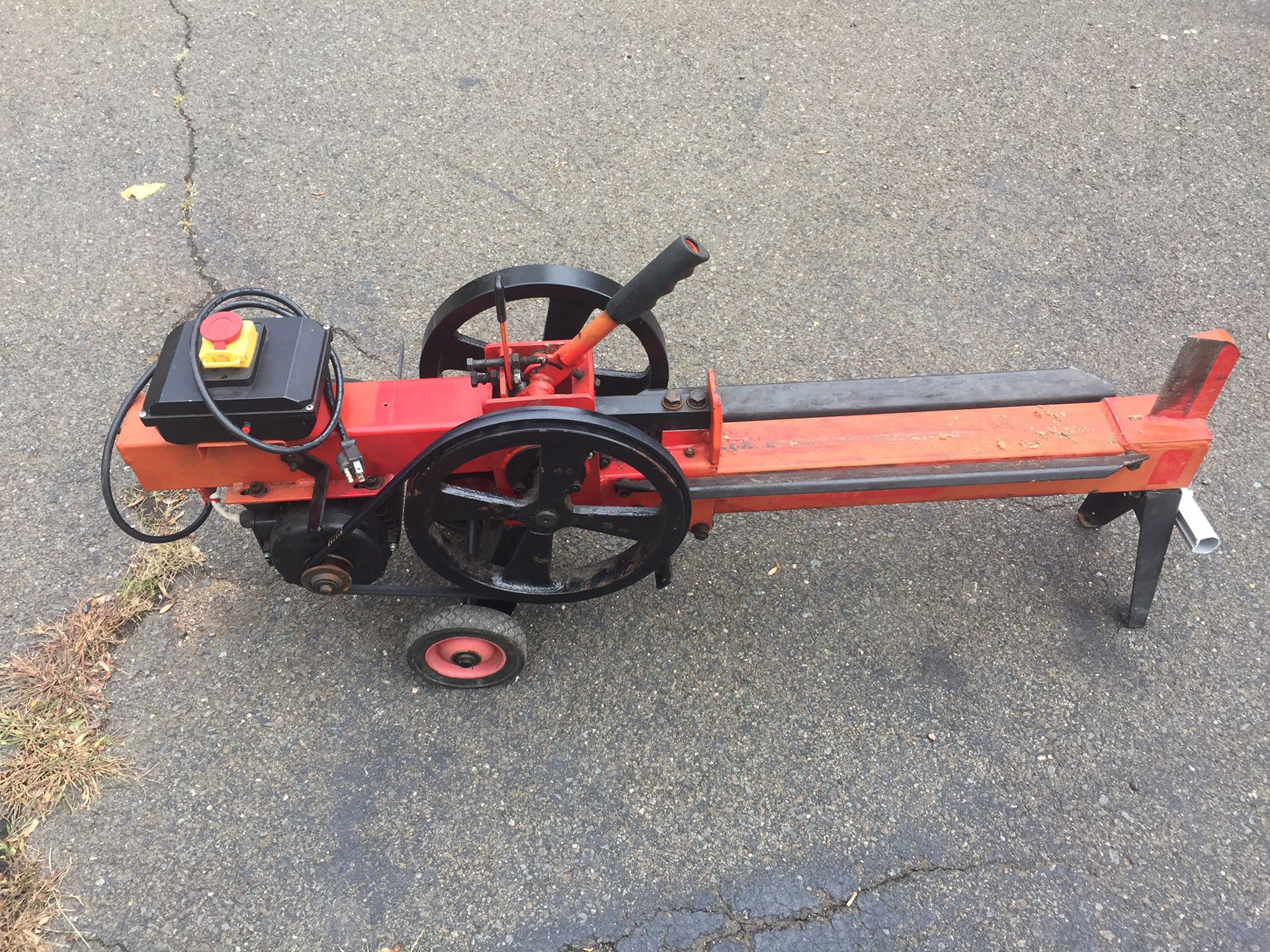 Very nice fly wheel log splitter very good condition electric as it is