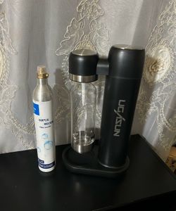 Soda maker carbonation