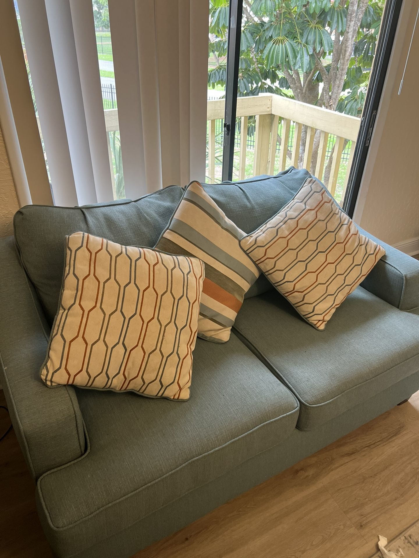3 Sofas 