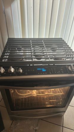 Cosina de gas nueva marca Whirlpool