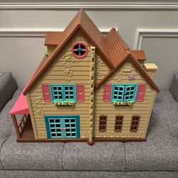 Li’l Woodzeez Toy House (lightly Used) Excellent Condition