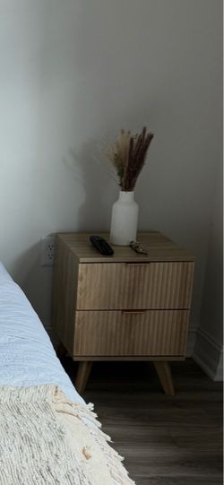 Set of 2 Modern Fluted Nightstands – Natural Wood