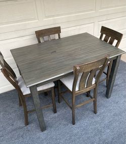 5-PC HIGH TOP DINING SET (1 GRAY DINING TABLE AND 4 GRAY PADDED CHAIRS)