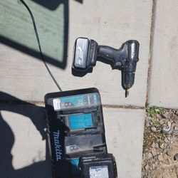 Makita XPH11 Cordless Drill With Battery Amd Makita Charger With A Battery