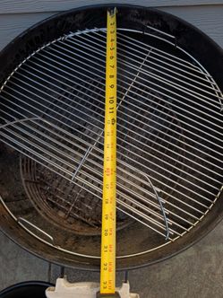 Nice mid-size Weber grill