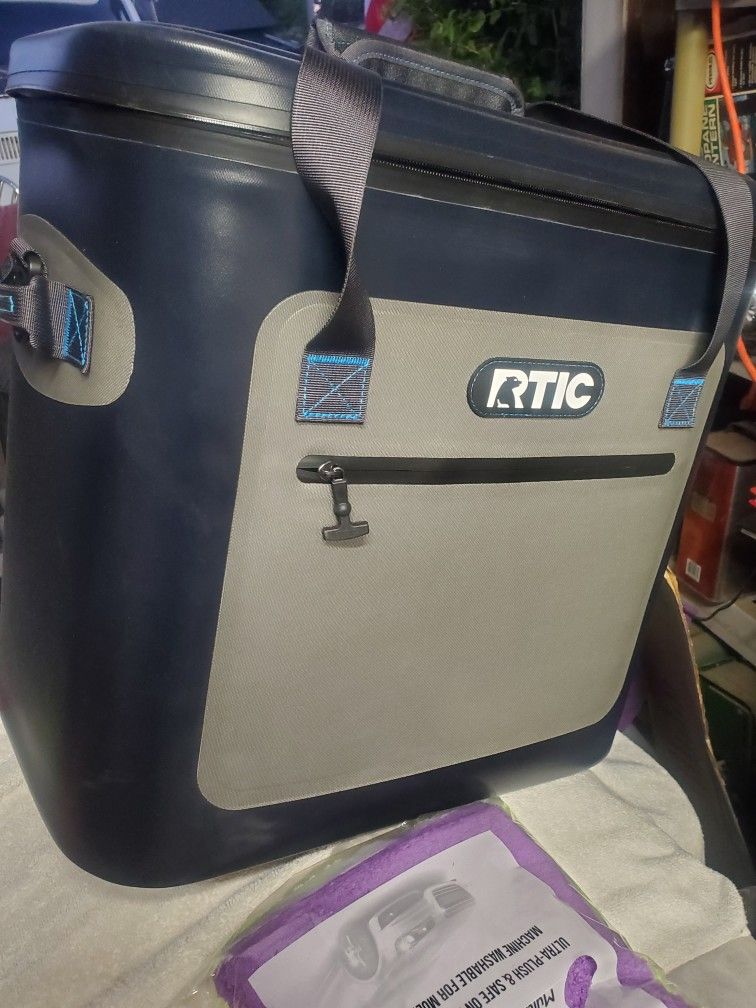 Brand New 40 Can Cooler RTIC