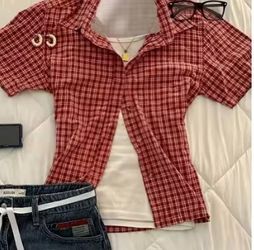 Size medium Women -Red Plaid Short Sleeve Button-Up Shirt