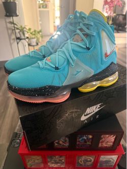 Nike LeBron 19 Christmas