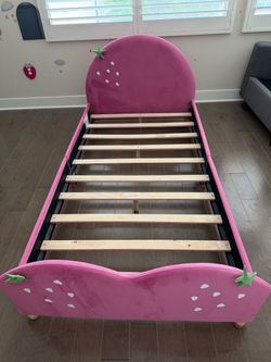 Strawberry Twin Platform Bed