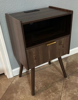 (NEW) Mid-Century Modern Nightstand with Drawer and Outlet