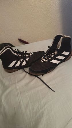 Wrestling shoes