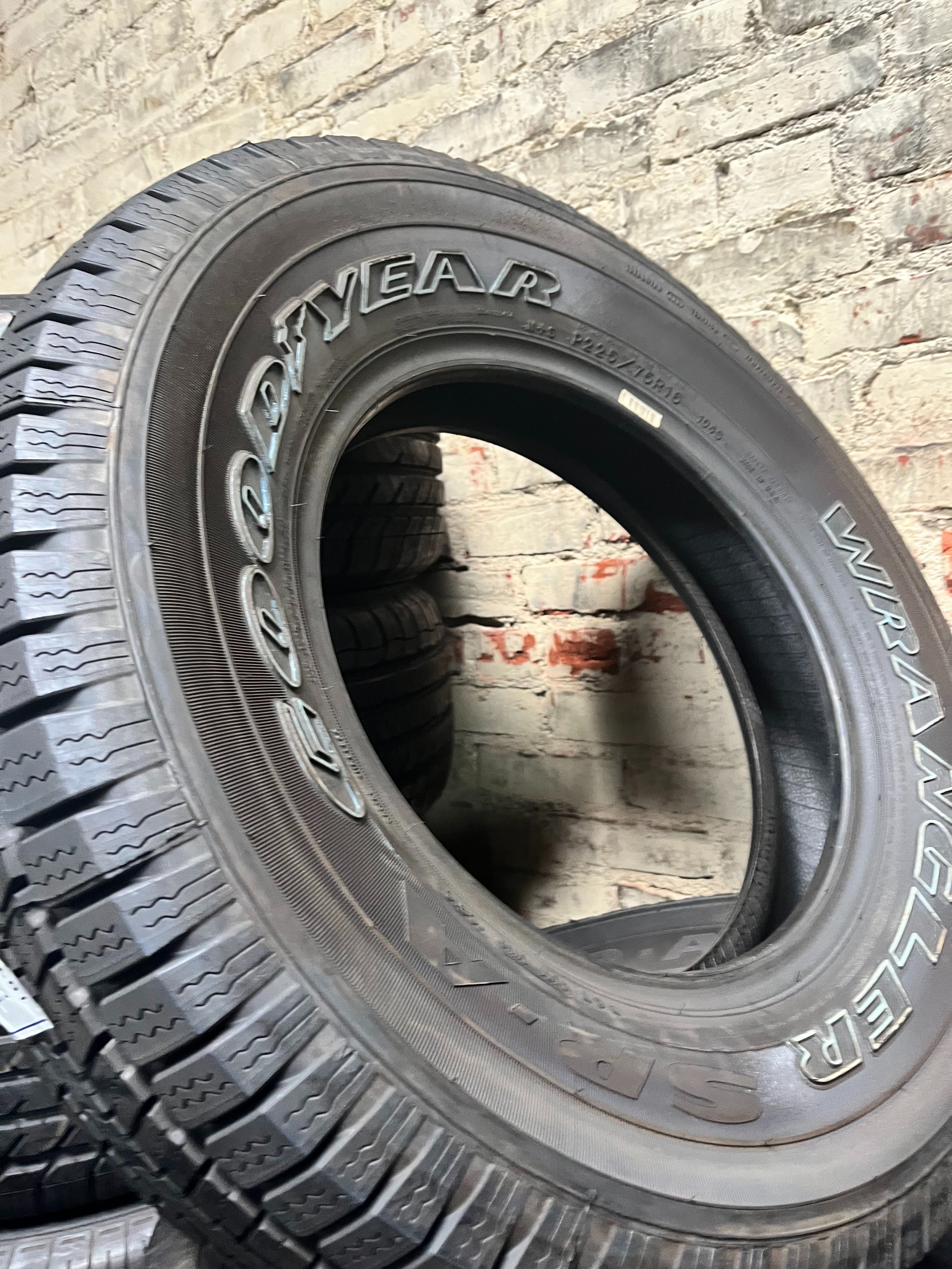 GoodYear Wrangler SR-A truck tire for SUV / CUV P225/75R16