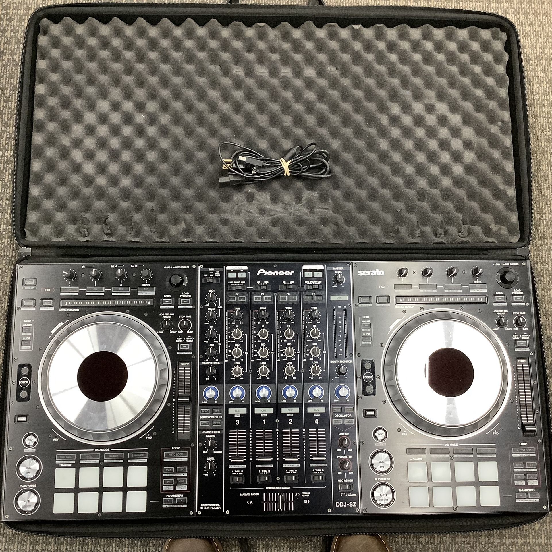 Pioneer DJ 4-deck Serato DJ Controller