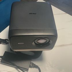 1080p Smart Projector Bundle w/ Screen & Case – Like New