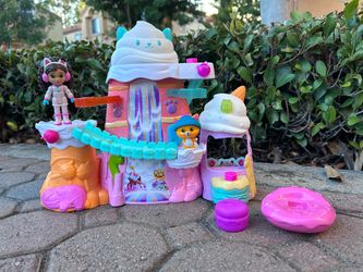 Like New Gabby's Dollhouse Sweet Treat Mountain Playset with Figures