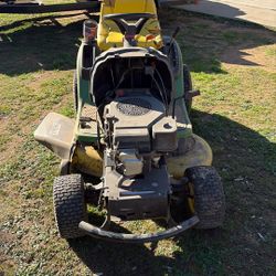 John Deere Lawnmower 
