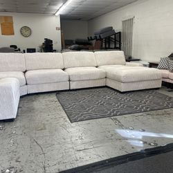New 5 Piece Modular Sectional Couch! Extremely Comfortable! Free Delivery 🚚!