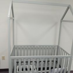 Elegant 3 In 1 Crib With Canopy