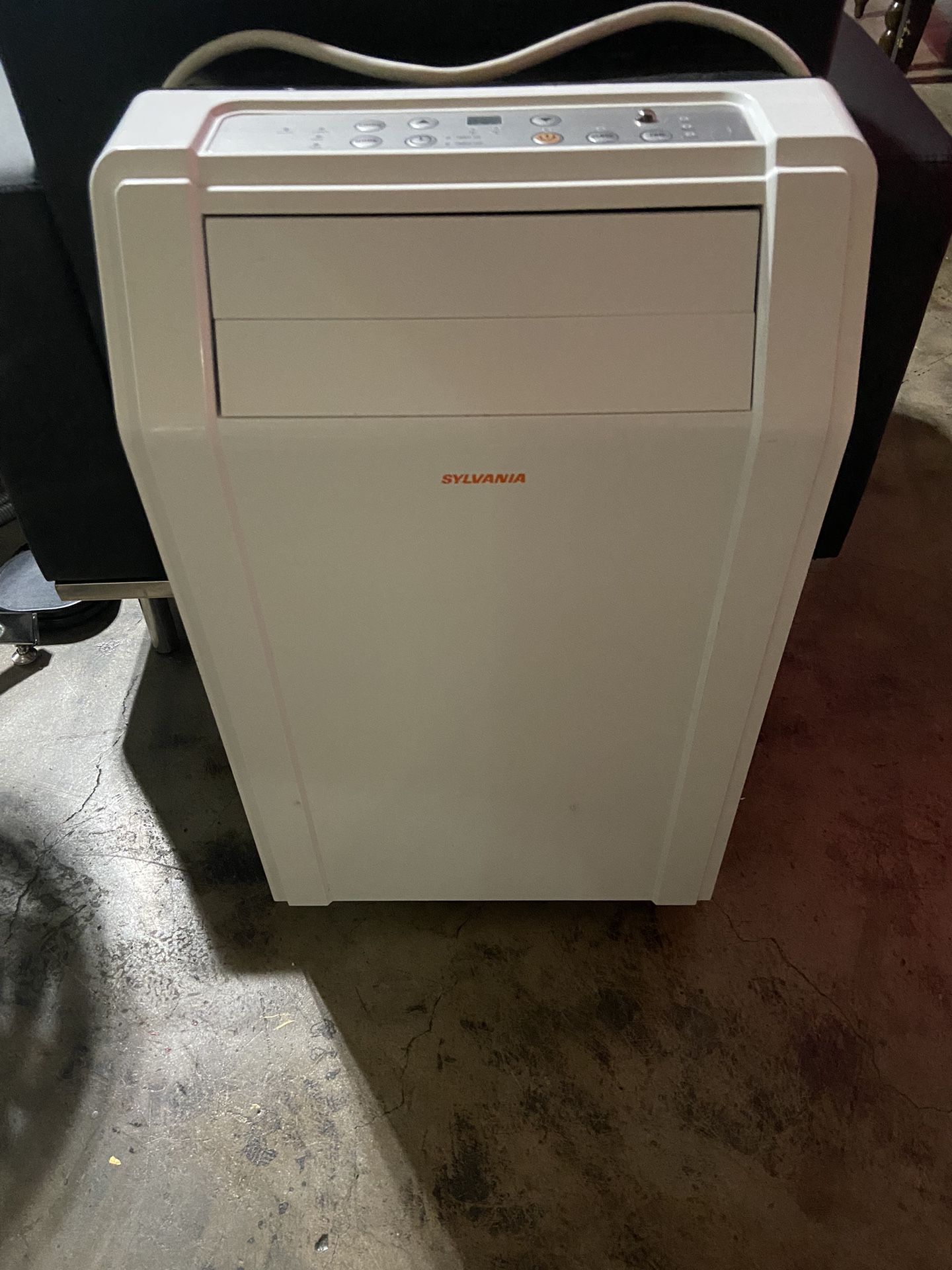 Sylvania Portable AC