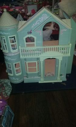 Barbie Doll House with manual Elevator inside