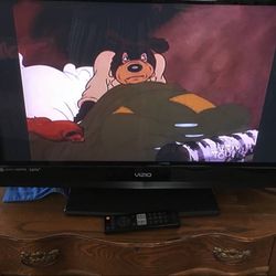 Vizio 32" TV with Remote and Retro Video Hookups Model VP322 HDTV10A