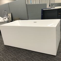 59” Freestanding Bathtub Made Of Fiberglass And Acrylic 