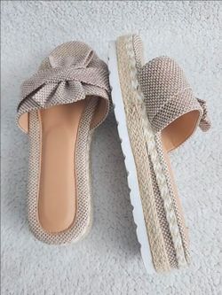 ✅️ Beige Bow Sandals• Size7• Great Condition• $15firm