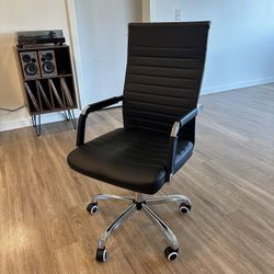 Black Office Chair (Great Condition)