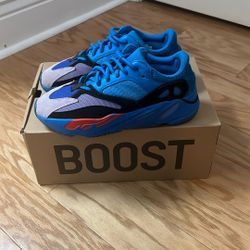 Yeezy Boost 700 His-Res Blue