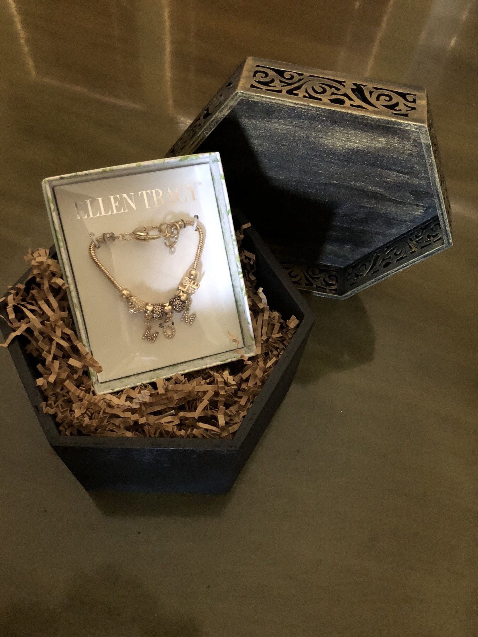 New Ellen Tracy Gold  “MOM” Charm Bracelet In Gift Box