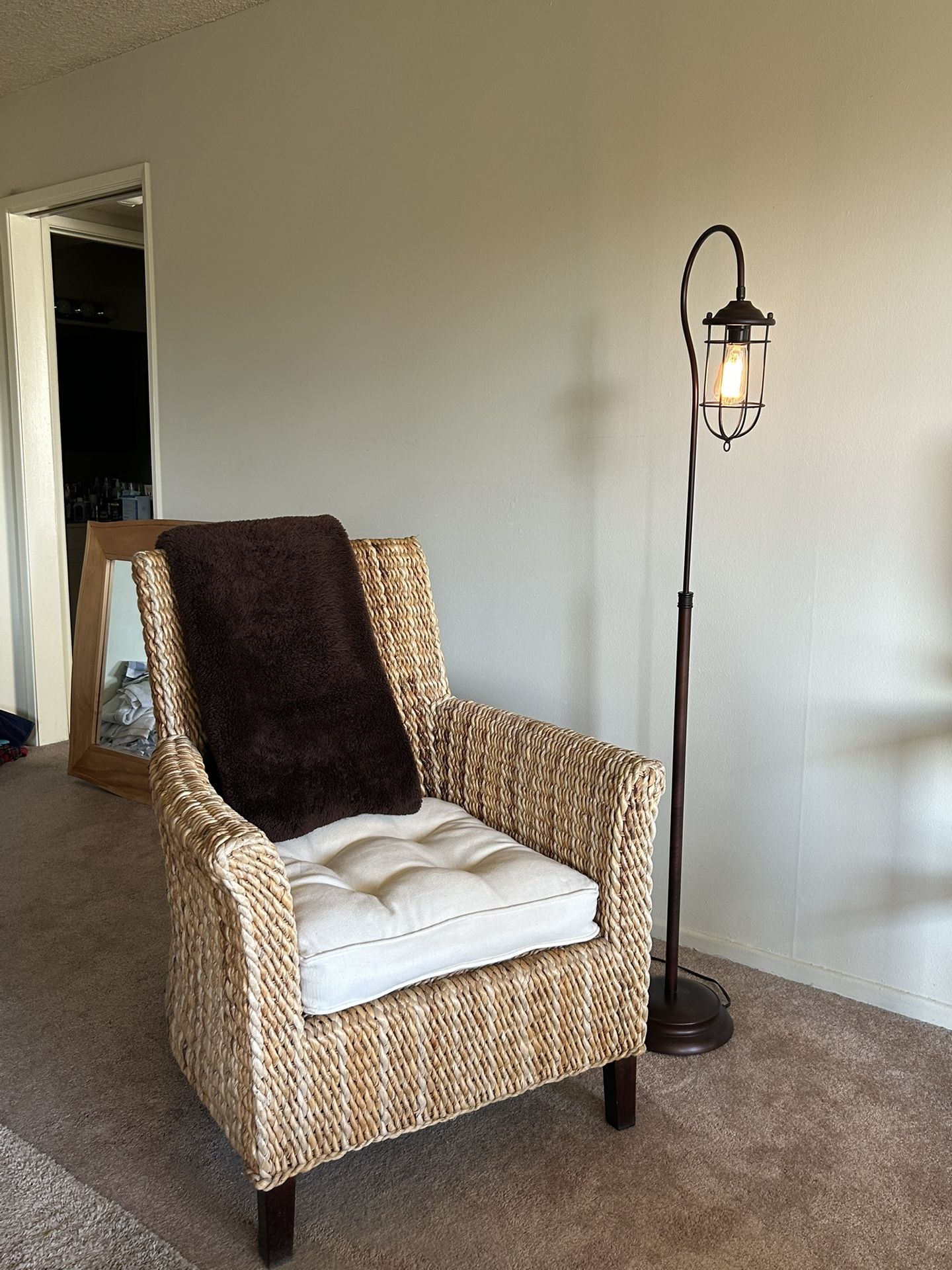 ACCENT CHAIR (PIER ONE), UPHOLSTERED CUSHION (EXTRA CUSHION & THROW RUG INCLUDED)