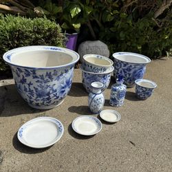 Antique Chinese Blue White Jardinere Set