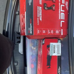 Milwaukee drill set