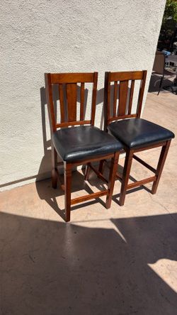 2 counter high Chairs