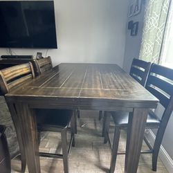 Dining Table With 4 Chairs $220 Or Best Offer