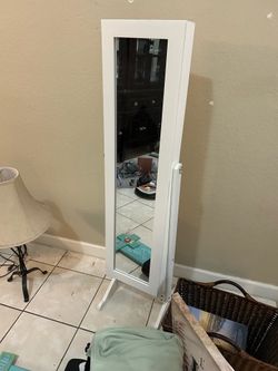 Mirror/ jewelry cabinet