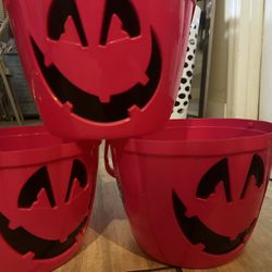 $1 Or $0   Halloween buckets 