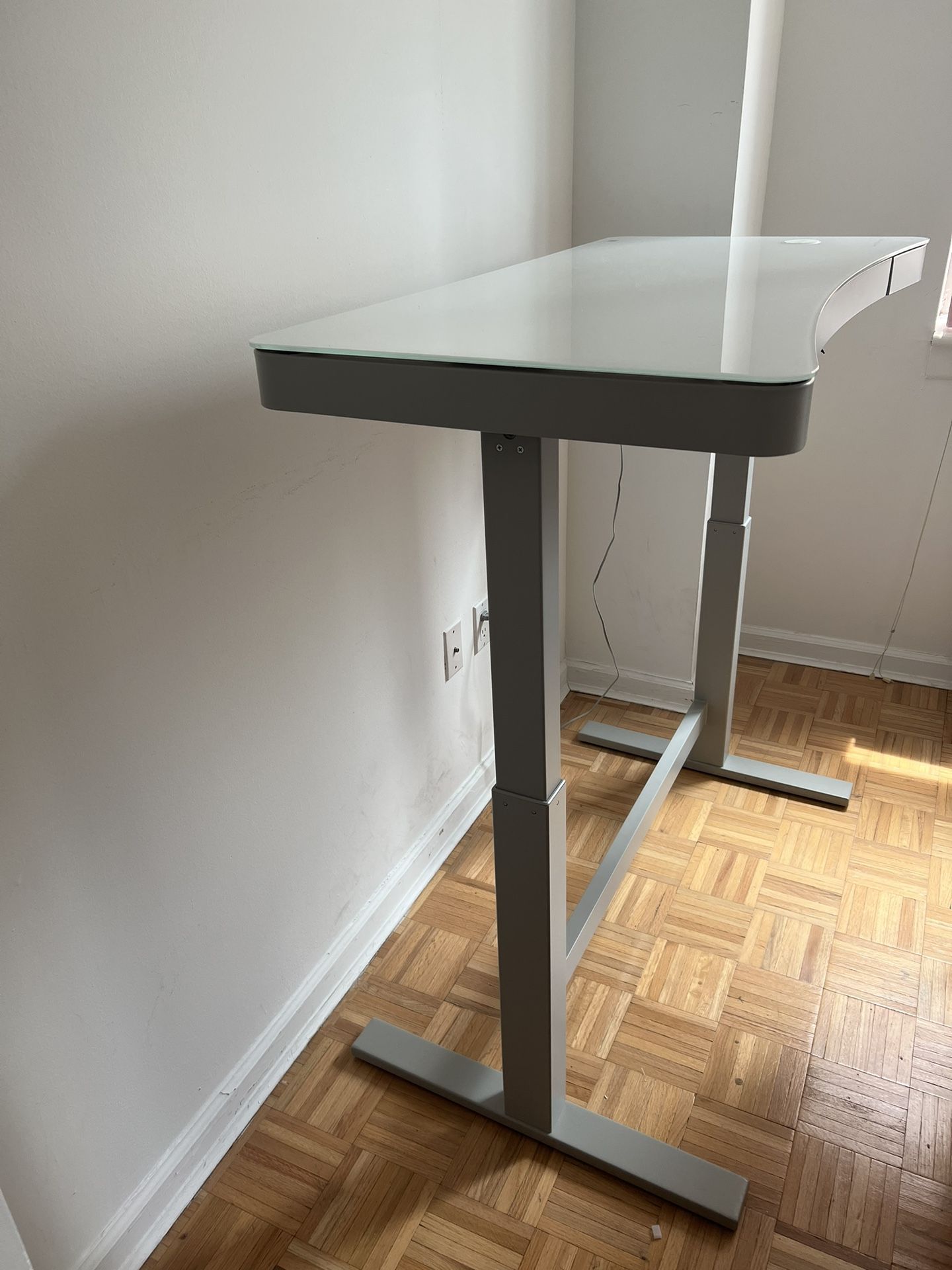 Tresanti 47” Adjustable Standing Desk for Sale in New York, NY OfferUp