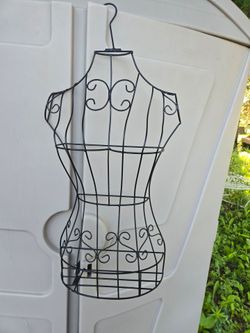 Vintage-style wire mannequin