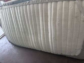 Pillow top twin mattress