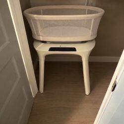 Perfect Condition 4moms mamaRoo Sleep Bassinet