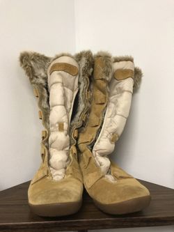 Timberland boots woman's 8 need laces