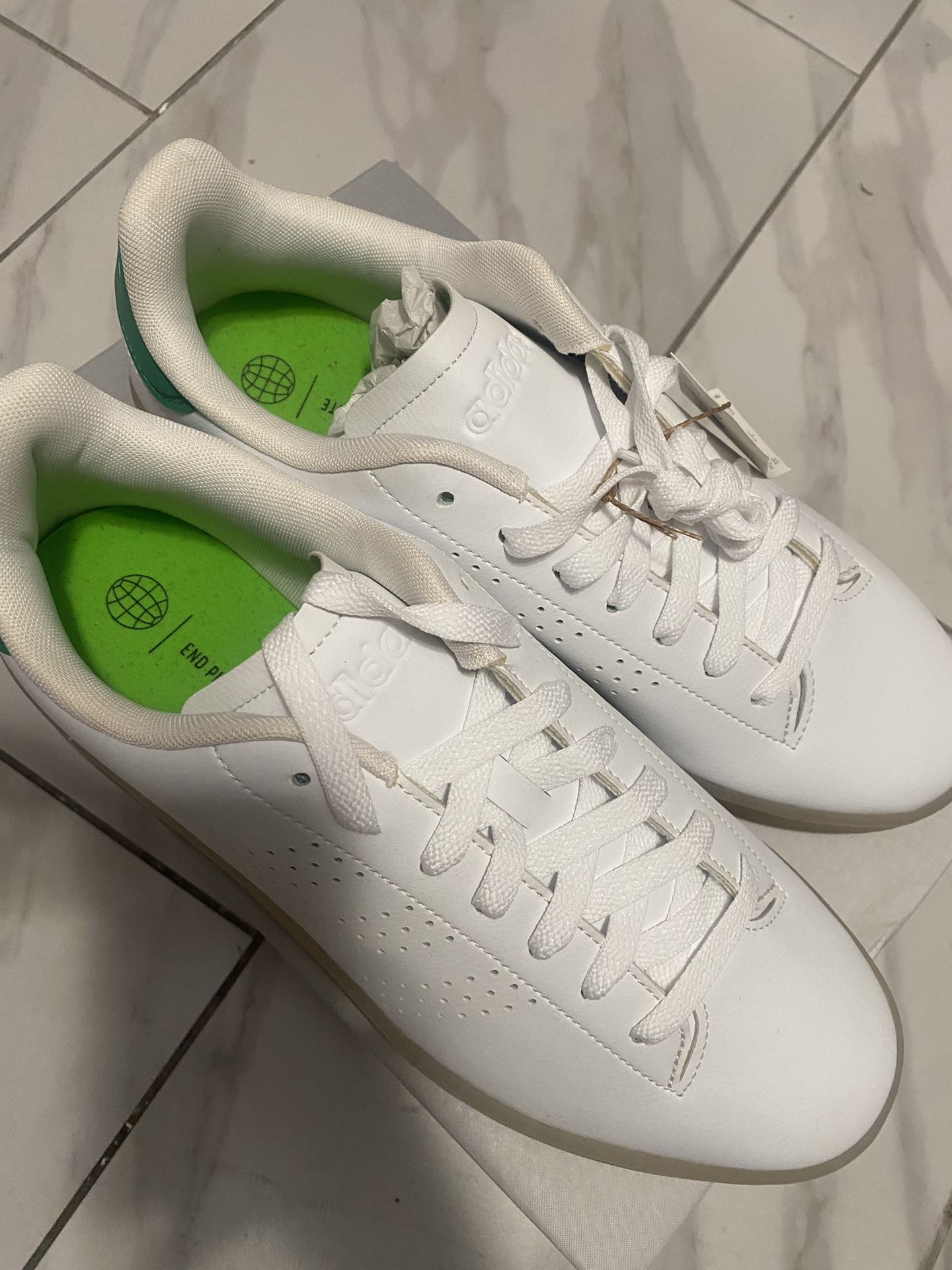 Adidas Superstar Mens 8 Womens 10 for Sale in Woodburn, OR - OfferUp