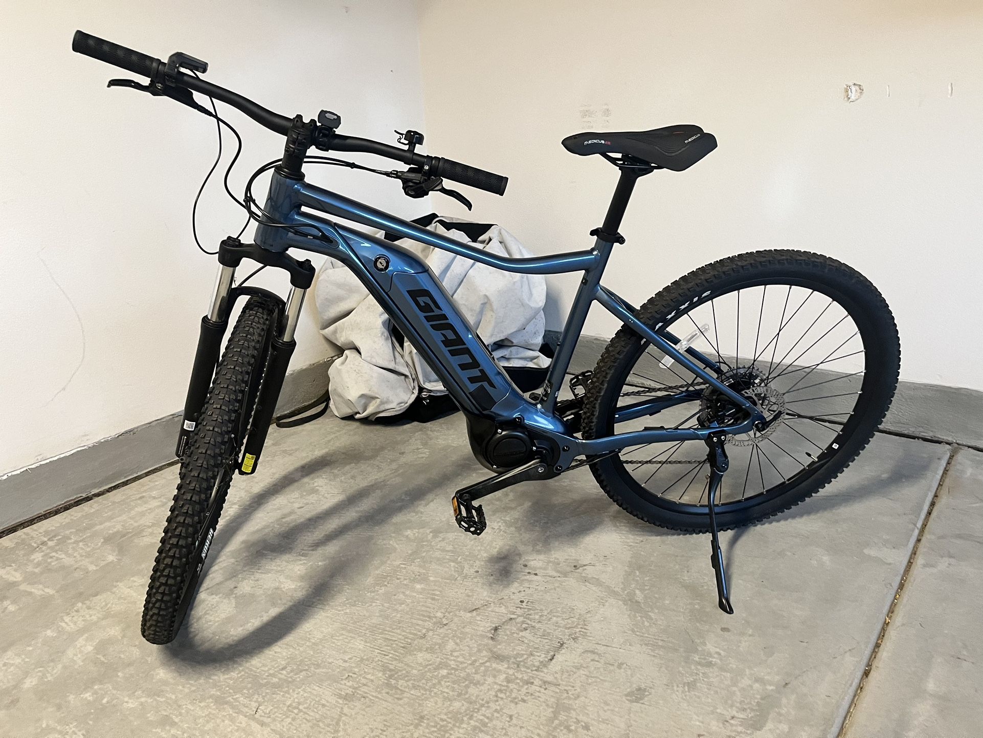 Giant E Mountain Bike Brand New