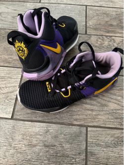 Nike LeBron Witness 7 basketball shoes
