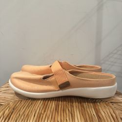 Revitalign Peach Slip-On Women's Shoes Size 9